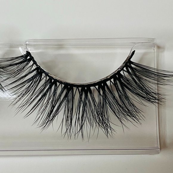 Bougie Bitch lash - Picture 4 of 5